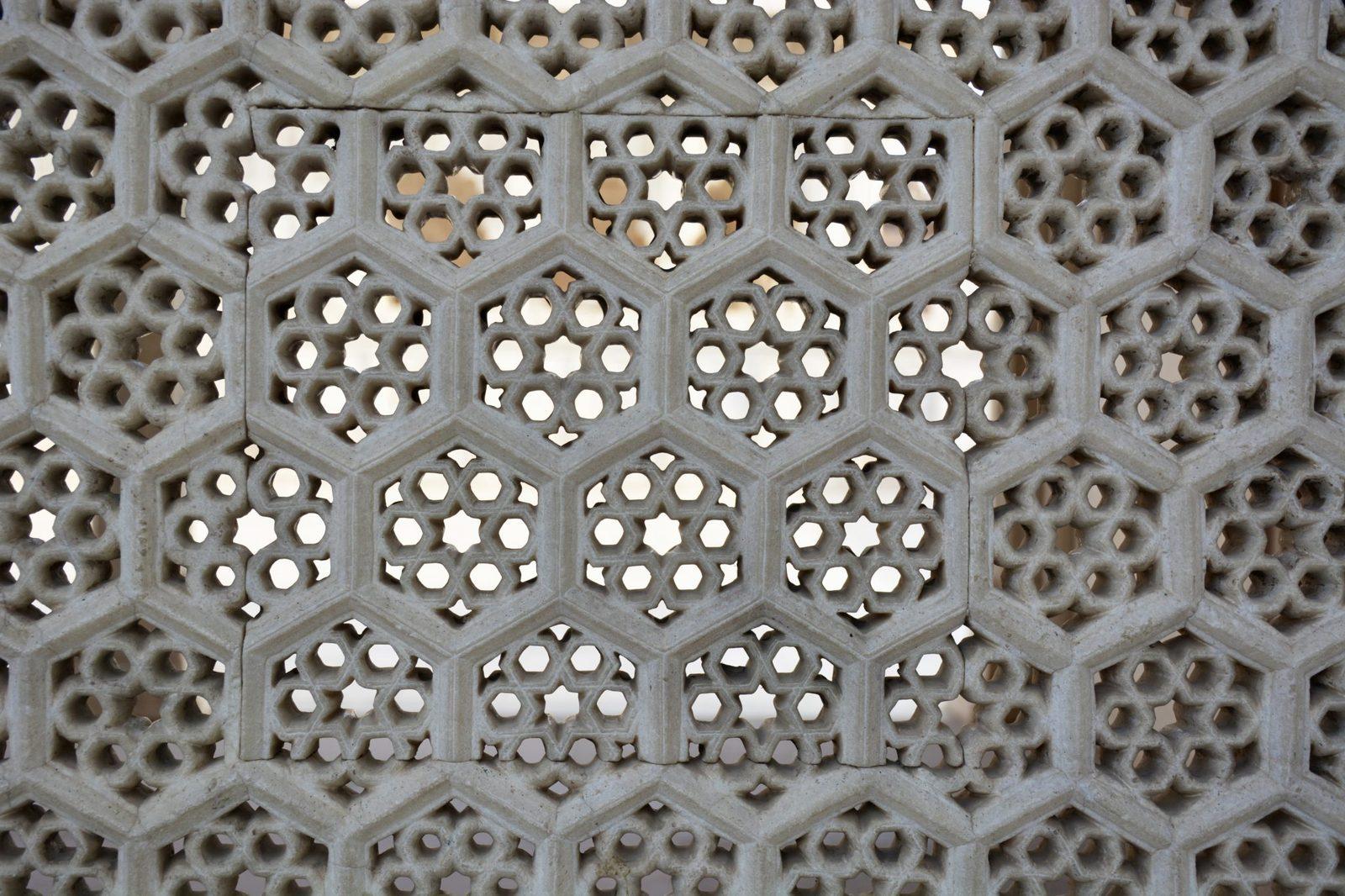 Hexagonal jali lattice pattern